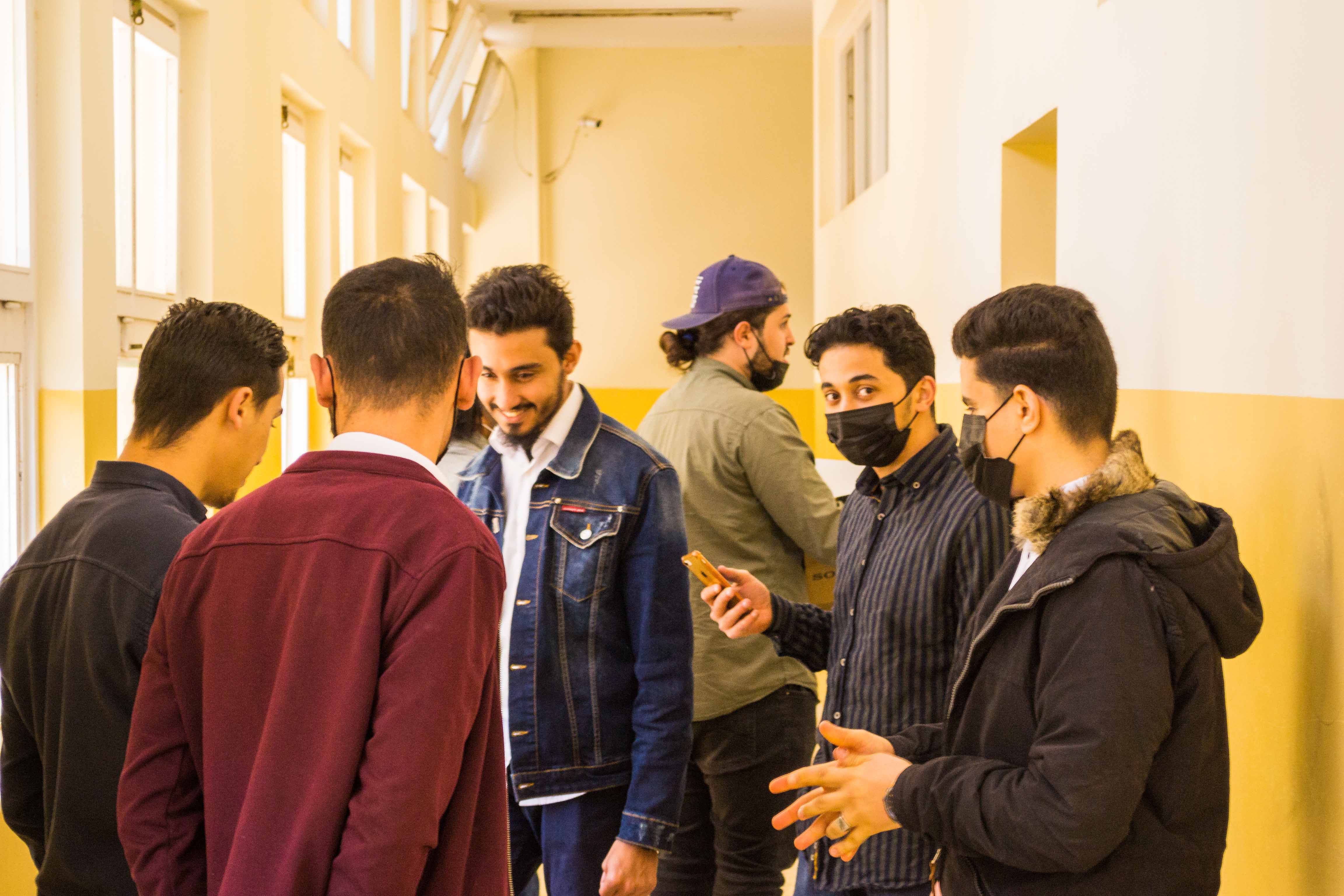 حملة تطوعية لطلبة كلية تقنية المعلومات بالتعاون مع مكتب خدمة المجتمع والتعليم المستمر بالكلية 