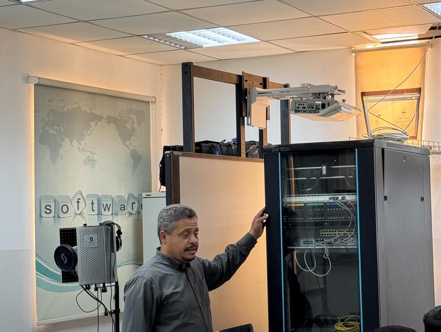 استقبال كلية تقنية المعلومات لطلاب مدرسة الكفاءة للتعليم الخاص 