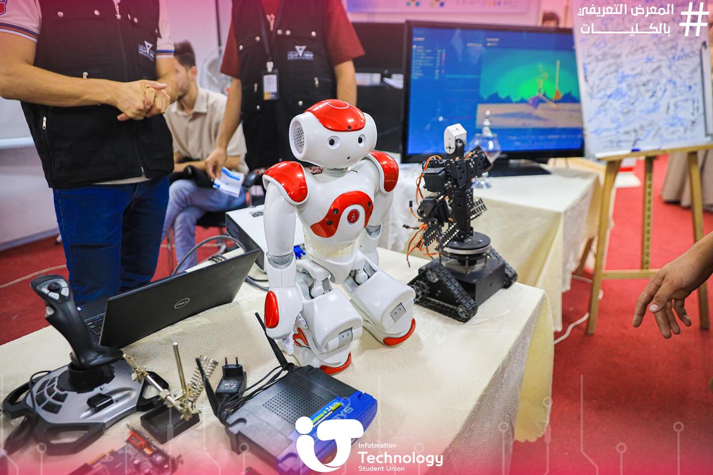 جناح كلية تقنية المعلومات يتألق في معرض كليات جامعة مصراتة
