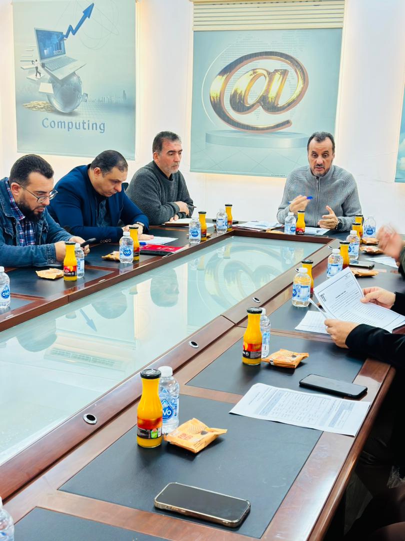 انعقاد الاجتماع العاشر لمجلس الكلية لمناقشة سير العملية التعليمية وتطوير الأداء الأكاديمي