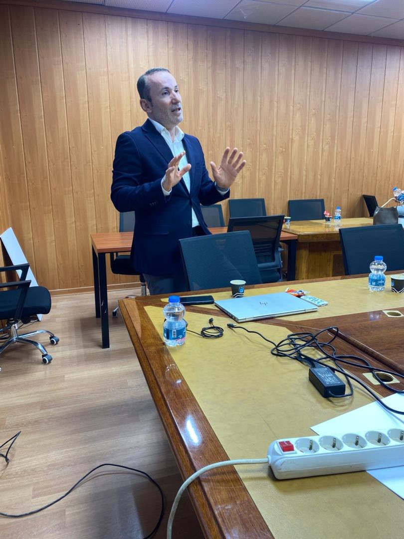 كلية الطب البشري بمصراتة تحتضن ورشة متخصصة لتعزيز مهارات الذكاء الاصطناعي في البحث العلمي بالتعاون مع مركز البحوث والاستشارات بكلية تقنية المعلومات