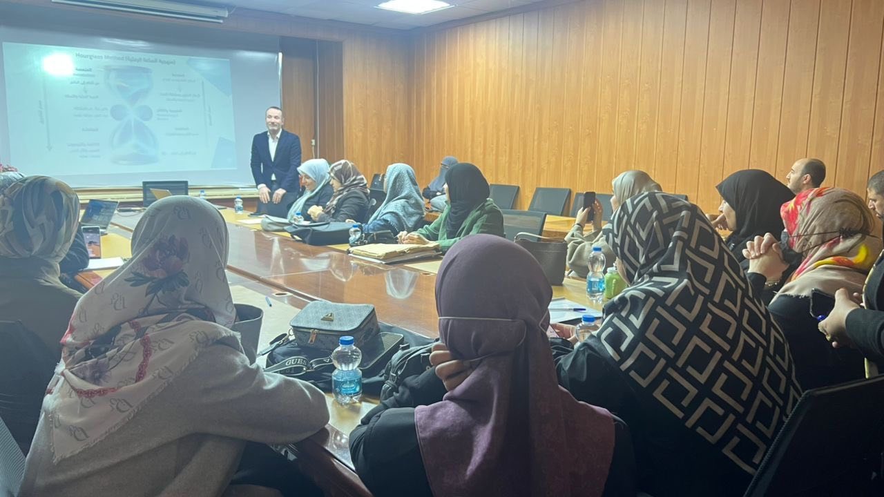 كلية الطب البشري بمصراتة تحتضن ورشة متخصصة لتعزيز مهارات الذكاء الاصطناعي في البحث العلمي بالتعاون مع مركز البحوث والاستشارات بكلية تقنية المعلومات