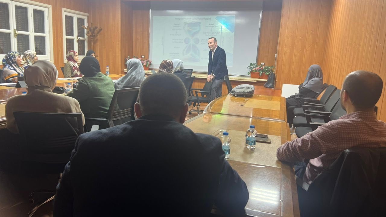 كلية الطب البشري بمصراتة تحتضن ورشة متخصصة لتعزيز مهارات الذكاء الاصطناعي في البحث العلمي بالتعاون مع مركز البحوث والاستشارات بكلية تقنية المعلومات