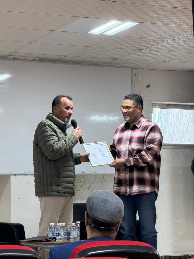 كلية تقنية المعلومات تنظّم جلسة حوارية علمية حول البحث العلمي والدراسات الأكاديمية