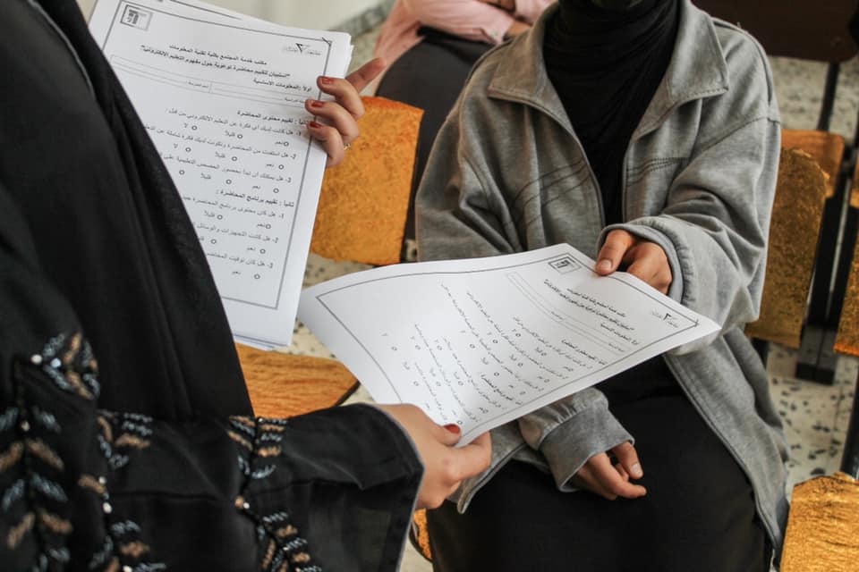 استمرار حملات فريق طلبة كلية تقنية المعلومات بالتعاون مع مكتب خدمة المجتمع والتعليم المستمر بالكلية 